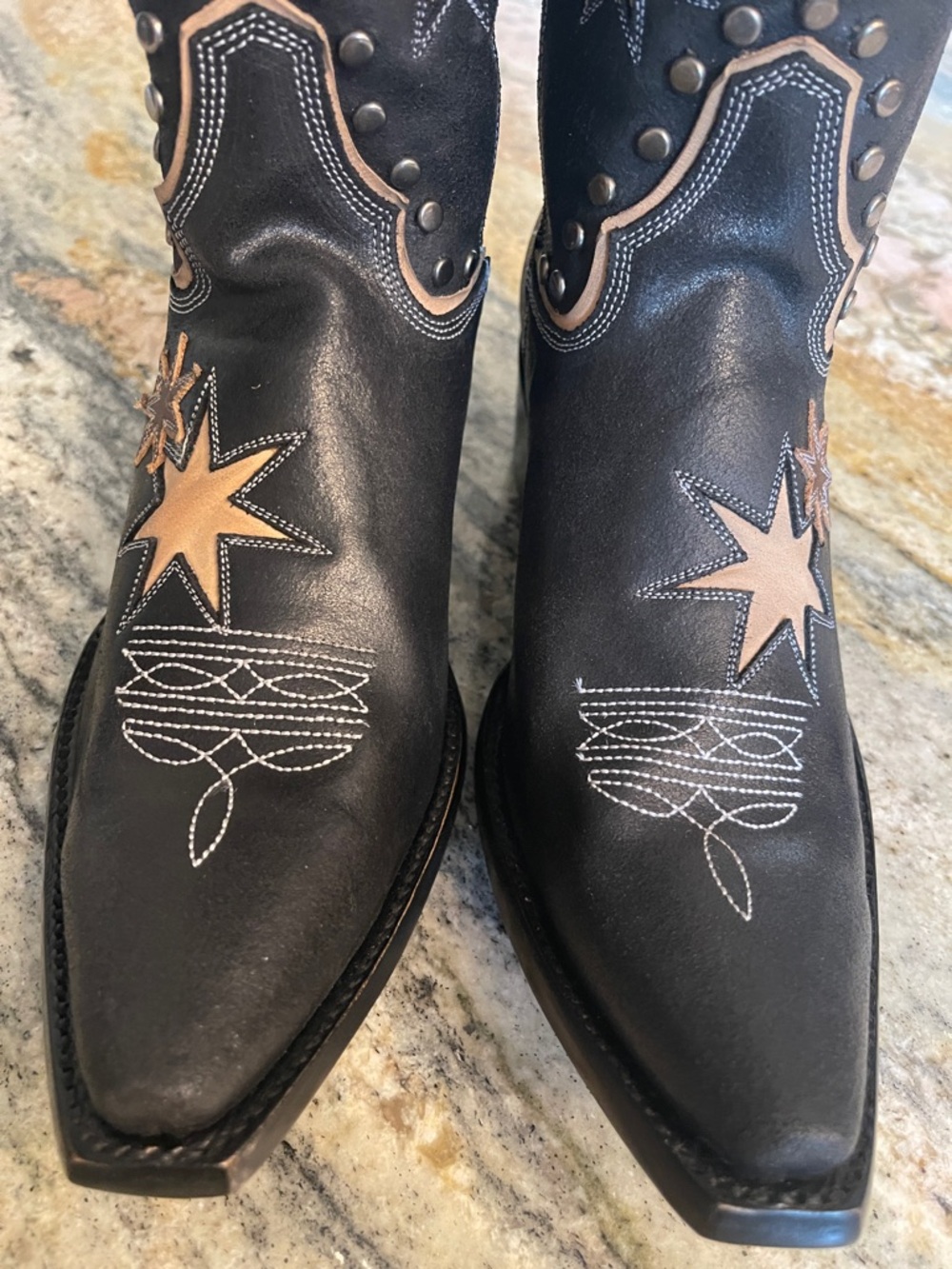 Old Gringo Lucky Star 14” Boots
Silver Horseshoe Bronze Star
Size 7.5 NWB - Picture 3 of 8